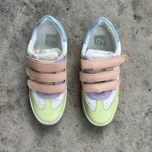 Dolce Vita Retro Harmony Velcro sneakers, size 6